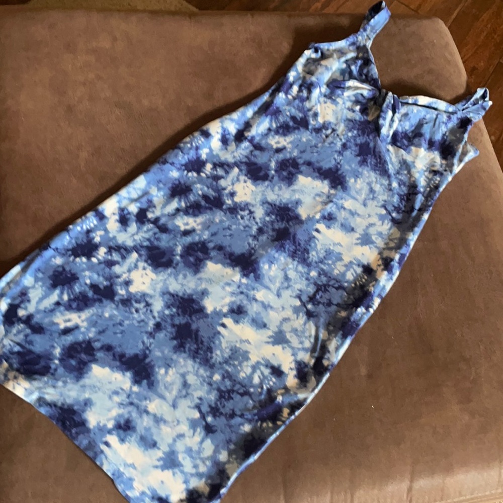 Cute mid dress tie dye fits like a glove